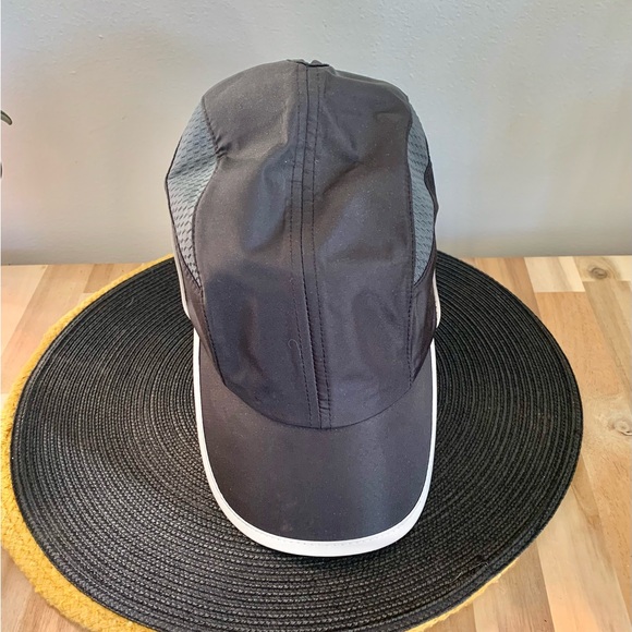 C.C. Exclusives Sport Cap New but no tag - Picture 2 of 4